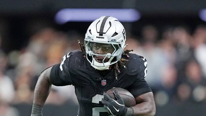 Nov 2, 2025; Paradise, Nevada, USA; Las Vegas Raiders running back Ashton Jeanty (2) runs the ball during the second half against the Jacksonville Jaguars at Allegiant Stadium. Mandatory Credit: Kirby Lee-Imagn Images Nov 2, 2025; Paradise, Nevada, USA; Las Vegas Raiders running back Ashton Jeanty (2) runs the ball during the second half against the Jacksonville Jaguars at Allegiant Stadium. Mandatory Credit: Kirby Lee-Imagn Images