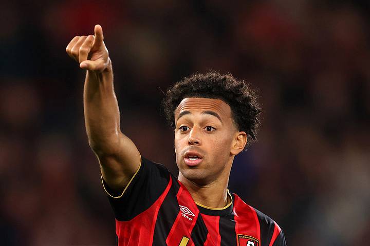 Tyler Adams pointing Tyler Adams pointing