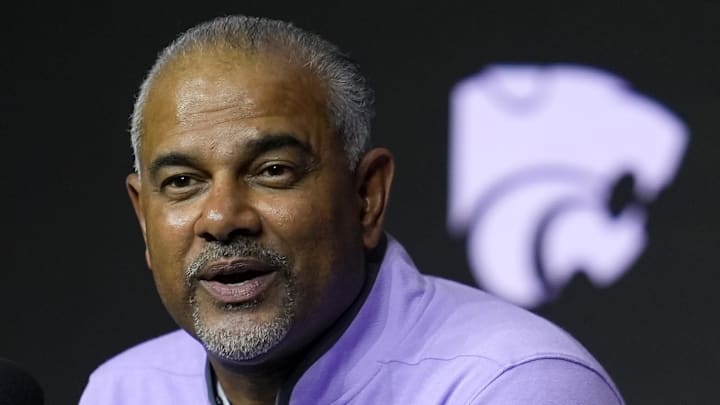 Oct 23, 2024; Kansas City, MO, USA; Kansas State Wildcats head coach Jerome Tang talks to media during the Big 12 Men’s Basketball Media Day at T-Mobile Center. Mandatory Credit: Jay Biggerstaff-Imagn Images Oct 23, 2024; Kansas City, MO, USA; Kansas State Wildcats head coach Jerome Tang talks to media during the Big 12 Men’s Basketball Media Day at T-Mobile Center. Mandatory Credit: Jay Biggerstaff-Imagn Images