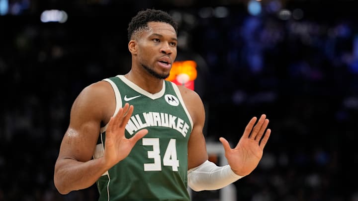 Sacramento Kings v Milwaukee Bucks