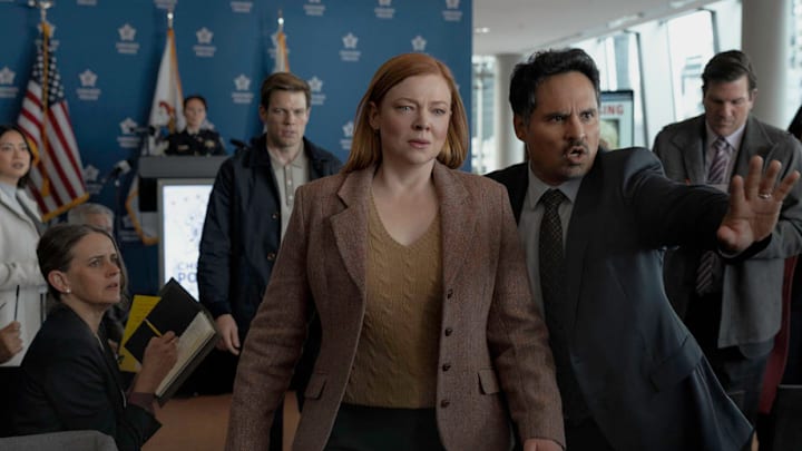 ALL HER FAULT -- Episode 102 -- Pictured: (l-r) Jake Lacy as Peter, Sarah Snook as Marissa, Michael Peña as Detective Alcaras 