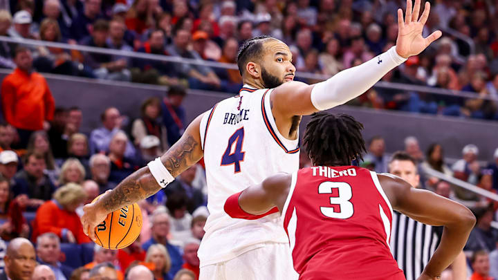 Johni Broome had 16 points and 13 rebounds in the Auburn Tigers win over the Arkansas Razorbacks.