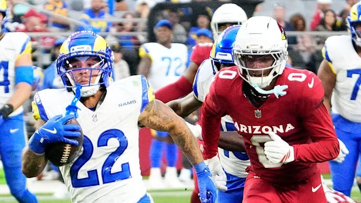 Los Angeles Rams running back Blake Corum (22) runs for a touchdown against the Arizona Cardinals in the second half at State Farm Stadium on Dec 7, 2025, in Glendale, Ariz.