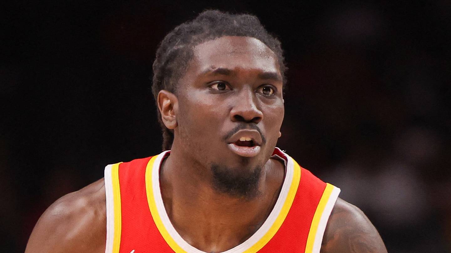 Keaton Wallace's departure marks end of underrated Hawks chapter