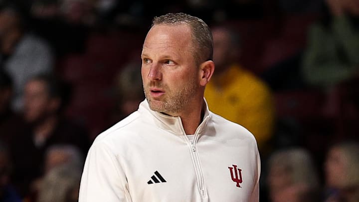 Indiana Hoosiers coach Darian DeVries against the Minnesota Golden Gophers at Williams Arena. 