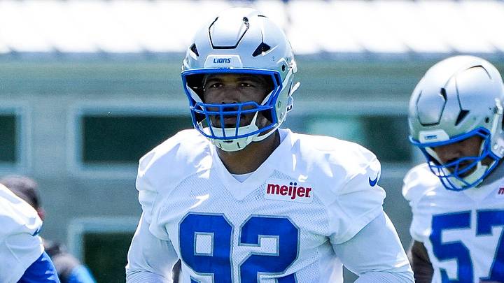 Detroit Lions edge Payton Turner (92).