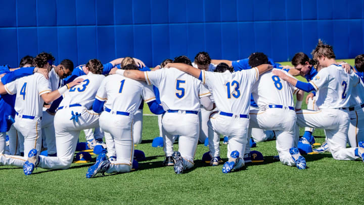 Pitt Baseball Team Huddle