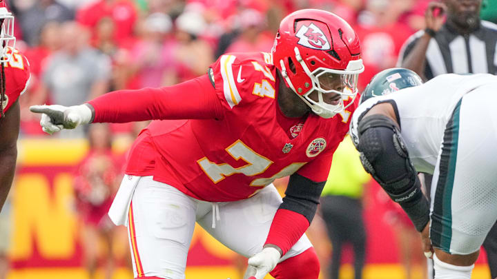 Sep 14, 2025; Kansas City, Missouri, USA; Kansas City Chiefs offensive tackle Jawaan Taylor (74) gestures at the line of scrimmage against the Philadelphia Eagles during the game at GEHA Field at Arrowhead Stadium. Mandatory Credit: Denny Medley-Imagn Images Sep 14, 2025; Kansas City, Missouri, USA; Kansas City Chiefs offensive tackle Jawaan Taylor (74) gestures at the line of scrimmage against the Philadelphia Eagles during the game at GEHA Field at Arrowhead Stadium. Mandatory Credit: Denny Medley-Imagn Images