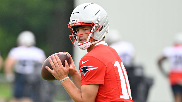 Jun 9, 2025; Foxborough, MA, USA; New England Patriots quarterback Drake Maye (10) looks before passing the ball during minicamp at Gillette Stadium. Mandatory Credit: Eric Canha-Imagn Images