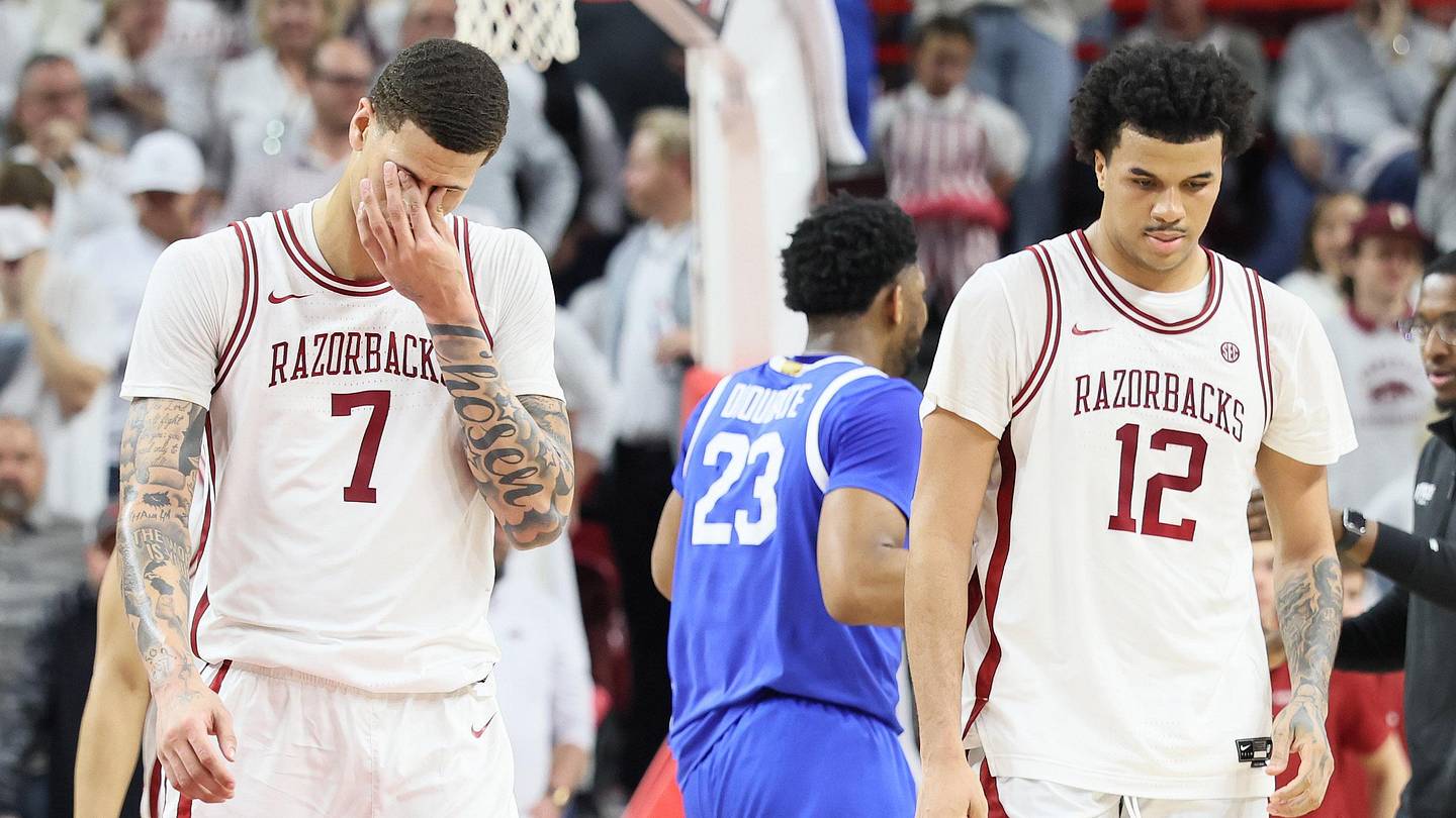 Henry Apple Razorbacks Opportunistic Wildcats Snap Razorbacks' 17-Game Home Winning Streak