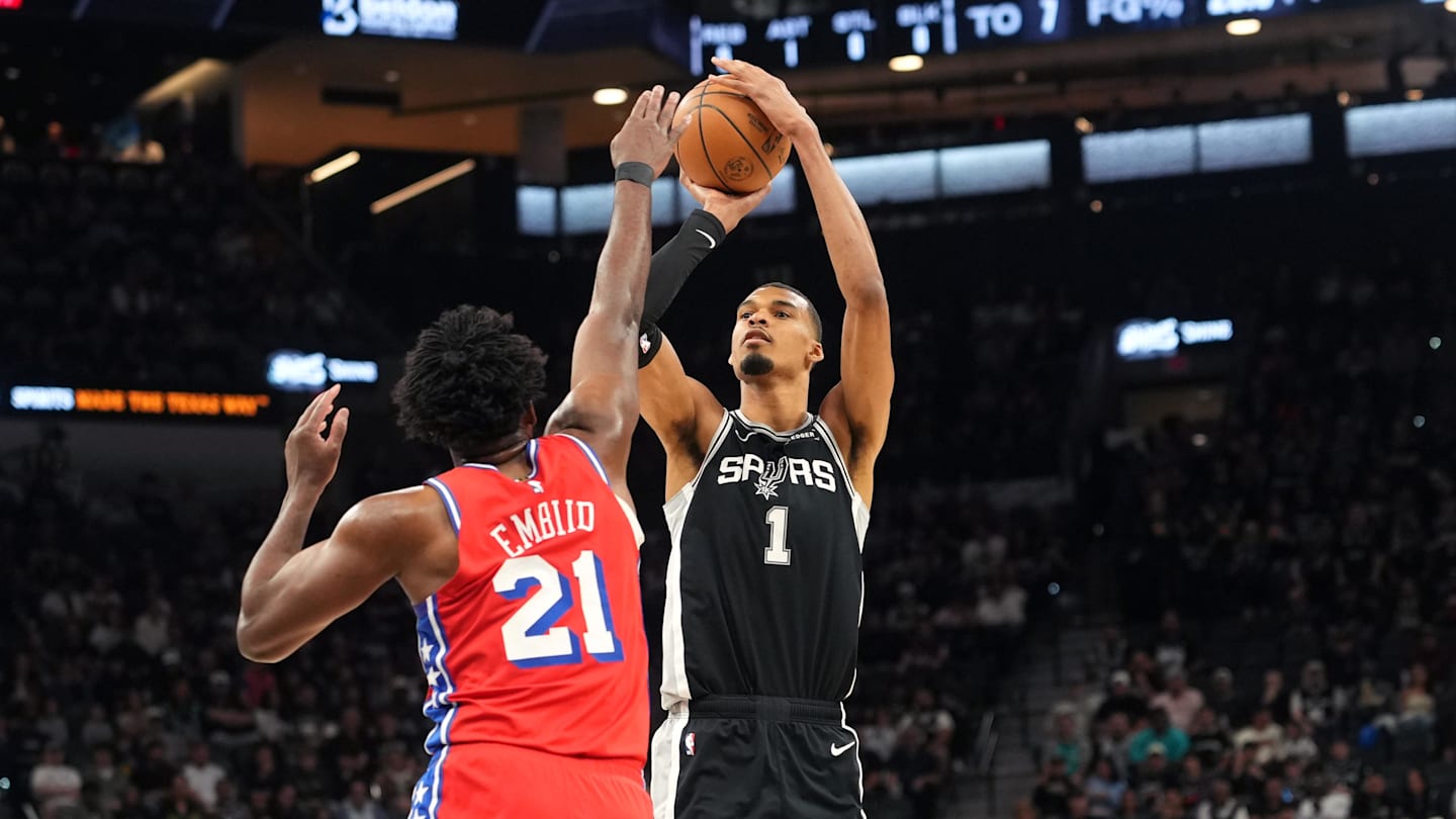 Wembanyama Leaves Game Early With Rib Injury