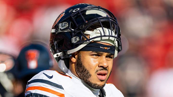 Chicago Bears linebacker T.J. Edwards (53) warms up 