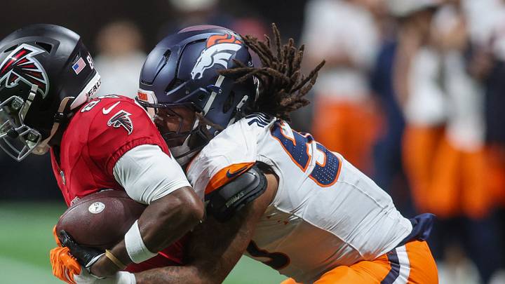 Denver Broncos linebacker Red Murdock