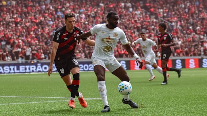 Primeiro tempo na capital paranaense terminou sem gols