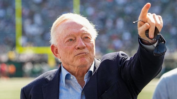 Oct 5, 2025; East Rutherford, New Jersey, USA; Dallas Cowboys Owner, President and general manager Jerry Jones stands on the field prior to a game against the New York Jets at MetLife Stadium. Mandatory Credit: Robert Deutsch-Imagn Images Oct 5, 2025; East Rutherford, New Jersey, USA; Dallas Cowboys Owner, President and general manager Jerry Jones stands on the field prior to a game against the New York Jets at MetLife Stadium. Mandatory Credit: Robert Deutsch-Imagn Images