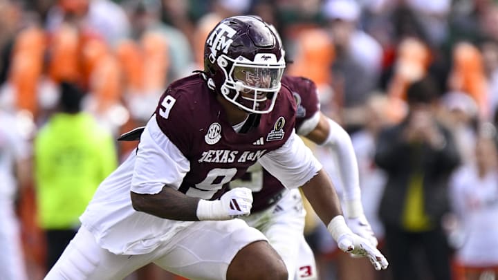 Texas A&M defensive end Cashius Howell