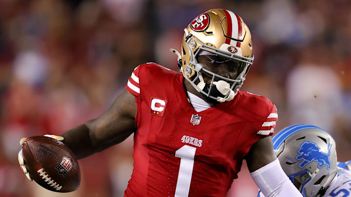 San Francisco 49ers receiver Deebo Samuel runs with the ball.
