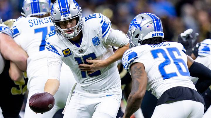 Detroit Lions quarterback Jared Goff (16) hands off to running back Jahmyr Gibbs (26) against the New Orleans Saints 