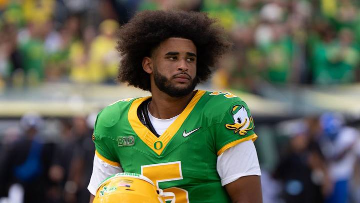 Oregon Ducks quarterback Dante Moore Oregon Ducks quarterback Dante Moore
