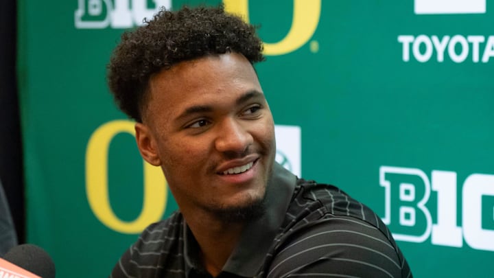 Oregon tight end Kenyon Sadiq talks with reporters during Oregon football’s Media Day on July 28, 2025, at Autzen Stadium in Eugene. Oregon tight end Kenyon Sadiq talks with reporters during Oregon football’s Media Day on July 28, 2025, at Autzen Stadium in Eugene.