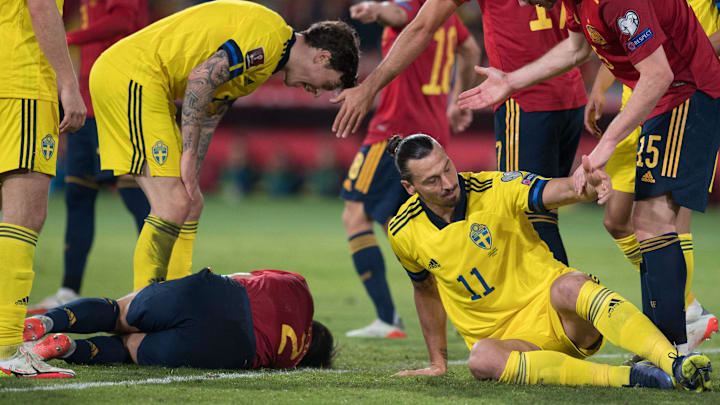 Ibra a volontairement chargé Azpilicueta lors de Espagne - Suède