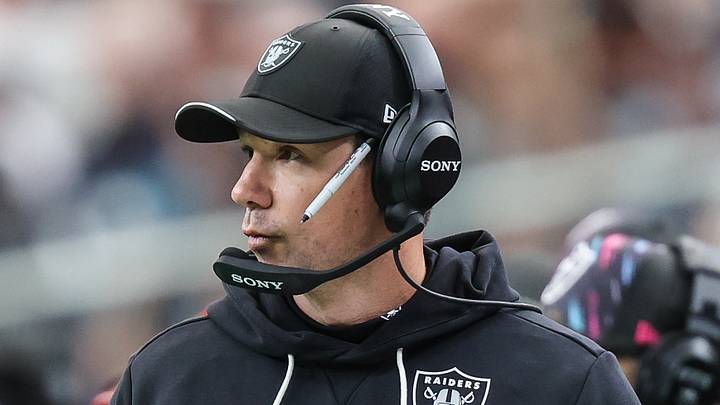 Oct 18, 2026; Paradise, Nevada, USA; Las Vegas Raiders head coach Klint Kubiak on the sidelines during the game against the Buffalo Bills during the second quarter at Allegiant Stadium. Mandatory Credit: Christopher Trim-Imagn Images Oct 18, 2026; Paradise, Nevada, USA; Las Vegas Raiders head coach Klint Kubiak on the sidelines during the game against the Buffalo Bills during the second quarter at Allegiant Stadium. Mandatory Credit: Christopher Trim-Imagn Images