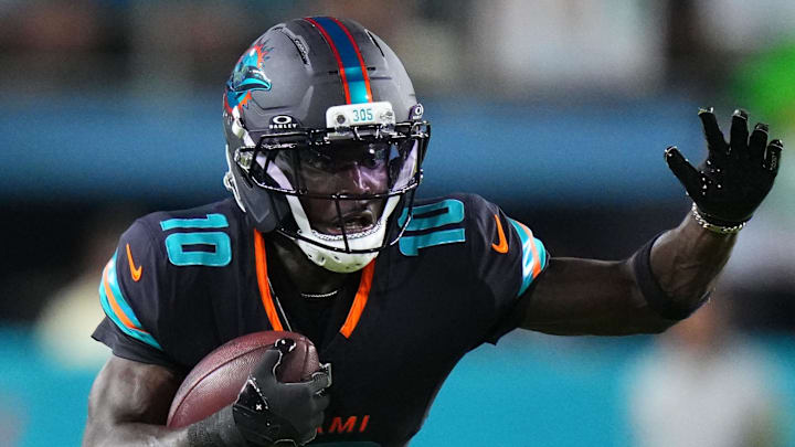 Sep 29, 2025; Miami Gardens, Florida, USA; Miami Dolphins wide receiver Tyreek Hill (10) makes a catch against the New York Jets during the first half at Hard Rock Stadium. Mandatory Credit: Rich Storry-Imagn Images