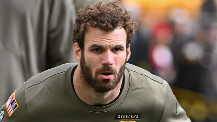 Nov 16, 2025; Pittsburgh, Pennsylvania, USA; Pittsburgh Steelers linebacker Payton Wilson warms up for a game against the Cincinnati Bengals at Acrisure Stadium. Mandatory Credit: Barry Reeger-Imagn Images Nov 16, 2025; Pittsburgh, Pennsylvania, USA; Pittsburgh Steelers linebacker Payton Wilson warms up for a game against the Cincinnati Bengals at Acrisure Stadium. Mandatory Credit: Barry Reeger-Imagn Images