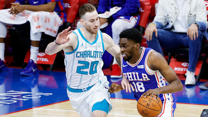 Hornets y 76ers se enfrentan este lunes en la NBA