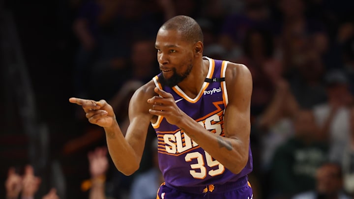 Phoenix Suns forward Kevin Durant (35) reacts against the Milwaukee Bucks at Footprint Center.