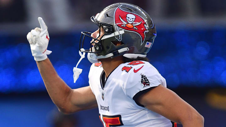 Dec 15, 2024; Inglewood, California, USA; Tampa Bay Buccaneers wide receiver Jalen McMillan (15) Mandatory Credit: Gary A. Vasquez-Imagn Images Dec 15, 2024; Inglewood, California, USA; Tampa Bay Buccaneers wide receiver Jalen McMillan (15) Mandatory Credit: Gary A. Vasquez-Imagn Images