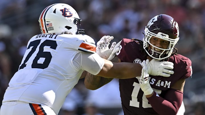 Auburn Tigers offensive lineman Mason Murphy (76) has embraced doing whatever the staff needs this season.
