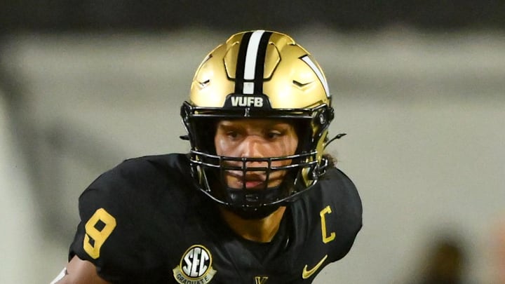 Vanderbilt Commodores tight end Eli Stowers runs with the ball after a made catch against the Kentucky Wildcats. Vanderbilt Commodores tight end Eli Stowers runs with the ball after a made catch against the Kentucky Wildcats.