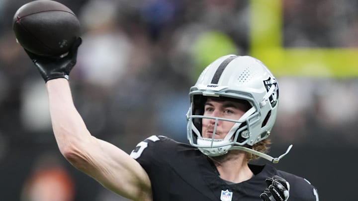 Dec 28, 2025; Paradise, Nevada, USA; Las Vegas Raiders quarterback Kenny Pickett (15) warms up in the first quarter against the New York Giants at Allegiant Stadium. Mandatory Credit: Kirby Lee-Imagn Images Dec 28, 2025; Paradise, Nevada, USA; Las Vegas Raiders quarterback Kenny Pickett (15) warms up in the first quarter against the New York Giants at Allegiant Stadium. Mandatory Credit: Kirby Lee-Imagn Images