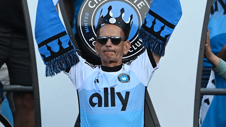 ESPN commentator Paul Finebaum is crowned like a phoenix ESPN commentator Paul Finebaum is crowned like a phoenix