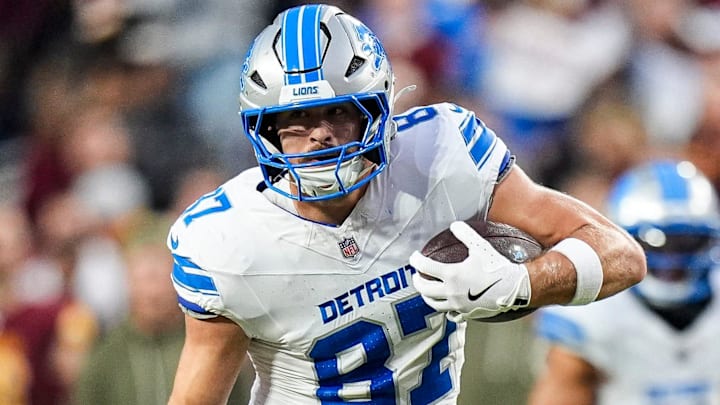 Detroit Lions tight end Sam LaPorta (87) makes a catch against Washington Commanders safety Jeremy Reaves (39) during the first half at Northwest Stadium in Landover, Md. on Sunday, November 9, 2025.