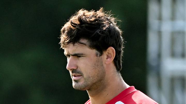 Indianapolis Colts quarterback Daniel Jones gives a thumbs up