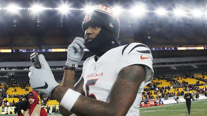 Jan 4, 2025; Pittsburgh, Pennsylvania, USA; Cincinnati Bengals wide receiver Tee Higgins (5) goes live on social media after defeating the Pittsburgh Steelers at Acrisure Stadium. Mandatory Credit: Charles LeClaire-Imagn Images Jan 4, 2025; Pittsburgh, Pennsylvania, USA; Cincinnati Bengals wide receiver Tee Higgins (5) goes live on social media after defeating the Pittsburgh Steelers at Acrisure Stadium. Mandatory Credit: Charles LeClaire-Imagn Images