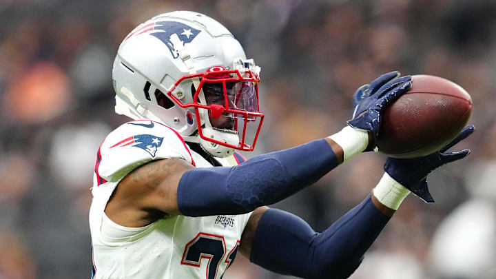 Oct 15, 2023; Paradise, Nevada, USA; New England Patriots cornerback Jonathan Jones (31) warms up before a game against the Las Vegas Raiders at Allegiant Stadium. Mandatory Credit: Stephen R. Sylvanie-Imagn Images Oct 15, 2023; Paradise, Nevada, USA; New England Patriots cornerback Jonathan Jones (31) warms up before a game against the Las Vegas Raiders at Allegiant Stadium. Mandatory Credit: Stephen R. Sylvanie-Imagn Images