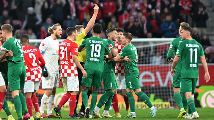 Mads Pedersen sieht die Rote Karte