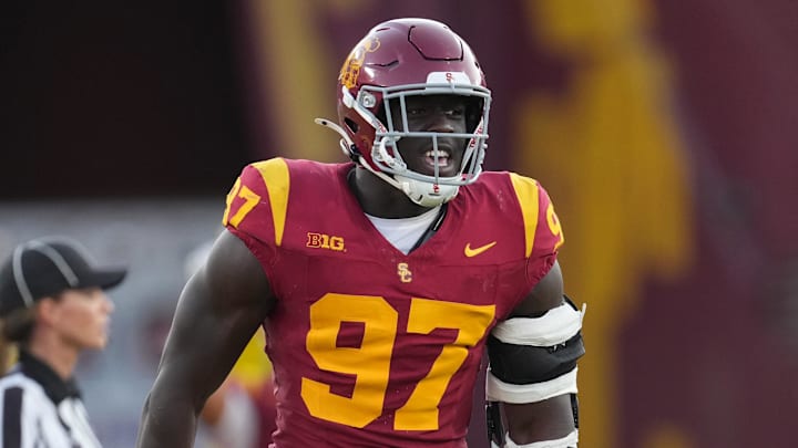 Aug 30, 2025; Los Angeles, California, USA; Southern California Trojans defensive tackle Jide Abasiri (97) celebrates after a sack as center judge referee Amanda Sauer watches against the Missouri State Bears in the second half at United Airlines Field at Los Angeles Memorial Coliseum. Mandatory Credit: Kirby Lee-Imagn Images Aug 30, 2025; Los Angeles, California, USA; Southern California Trojans defensive tackle Jide Abasiri (97) celebrates after a sack as center judge referee Amanda Sauer watches against the Missouri State Bears in the second half at United Airlines Field at Los Angeles Memorial Coliseum. Mandatory Credit: Kirby Lee-Imagn Images