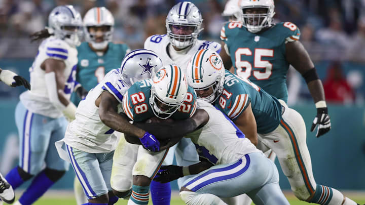 Dec 24, 2023; Miami Gardens, Florida, USA; Miami Dolphins running back De'Von Achane (28) runs with
