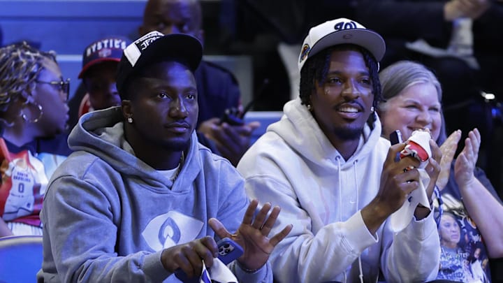 Washington Commanders wide receiver Deebo Samuels (L) and Commanders quarterback Jayden Daniels (R) wave to the crowd from courts wide during the game between the Washington Mystics and Atlanta Dream at CareFirst Arena. Mandatory Credit: Geoff Burke-Imagn Images Washington Commanders wide receiver Deebo Samuels (L) and Commanders quarterback Jayden Daniels (R) wave to the crowd from courts wide during the game between the Washington Mystics and Atlanta Dream at CareFirst Arena. Mandatory Credit: Geoff Burke-Imagn Images