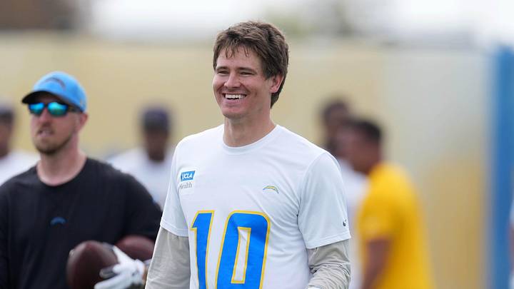 May 12, 2025; El Segundo, CA, USA; Los Angeles Chargers quarterback Justin Herbert (10) reacts during offseason workouts at The Bolt. Mandatory Credit: Kirby Lee-Imagn Images May 12, 2025; El Segundo, CA, USA; Los Angeles Chargers quarterback Justin Herbert (10) reacts during offseason workouts at The Bolt. Mandatory Credit: Kirby Lee-Imagn Images