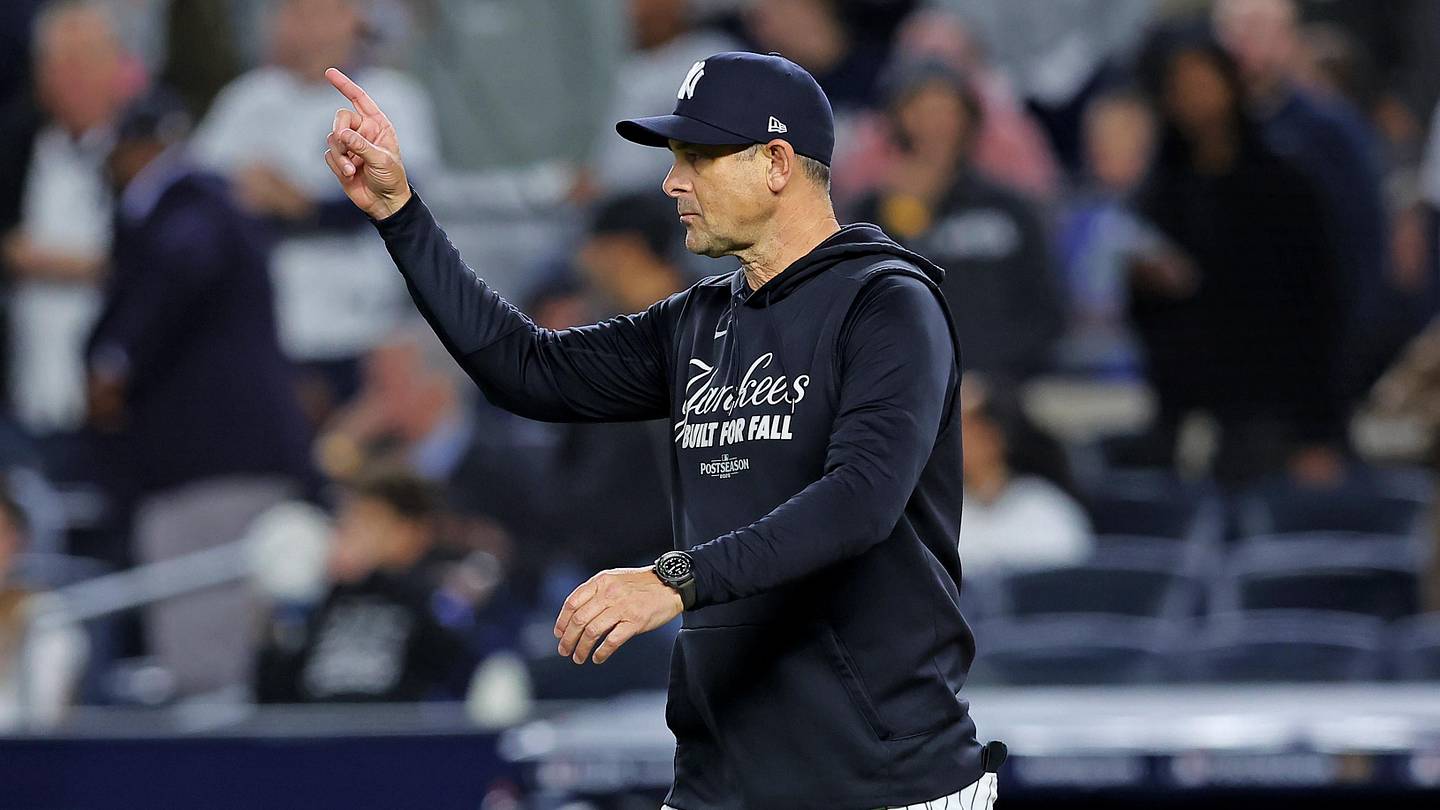 Yankees New First Base Coach Could Replace Aaron Boone?