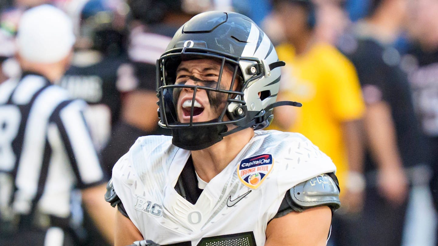 The Unique Story of How a Walk-On Spied on the Oregon Ducks