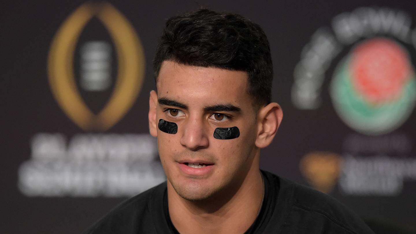Oregon Quarterback Dante Moore Wants To Follow Marcus Mariota in More Ways Than One
