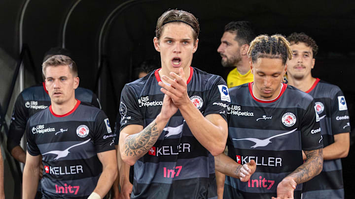 Loic Lüthi (vorne) steht im S04-Fokus