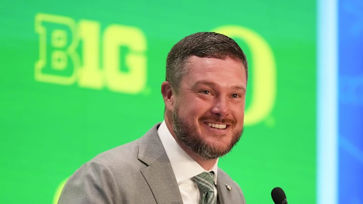 Jul 23, 2025; Las Vegas, NV, USA; Oregon head coach Dan Lanning speaks to the media during the Big Ten NCAA college football media days at Mandalay Bay Resort. Mandatory Credit: Lucas Peltier-Imagn Images Jul 23, 2025; Las Vegas, NV, USA; Oregon head coach Dan Lanning speaks to the media during the Big Ten NCAA college football media days at Mandalay Bay Resort. Mandatory Credit: Lucas Peltier-Imagn Images