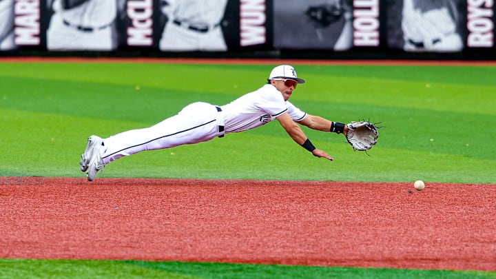 Louisville baseball infielder Alex Alicea (0) Louisville baseball infielder Alex Alicea (0)